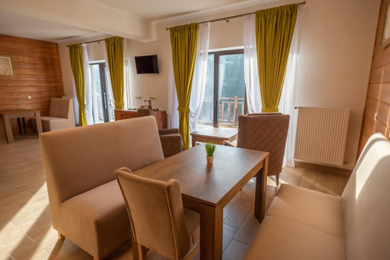 Residence Nesh Tatariv Εξωτερικό φωτογραφία