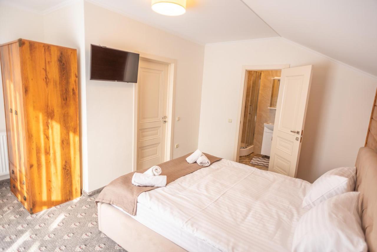 Residence Nesh Tatariv Εξωτερικό φωτογραφία